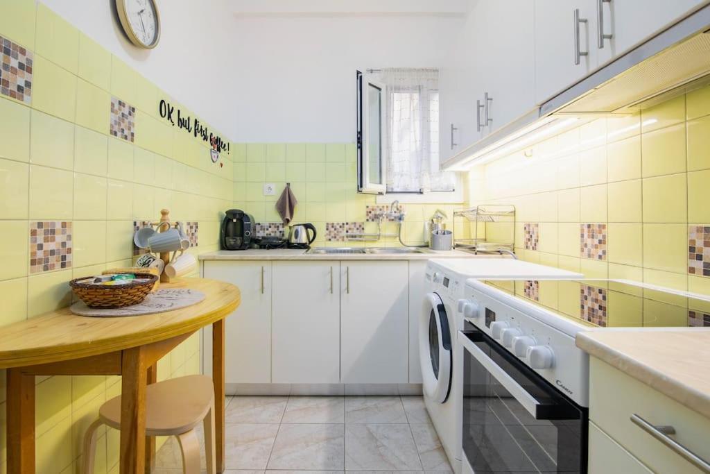 Your Perfect Place 1Min From Kato Patissia Station -100Mbps Athens Ngoại thất bức ảnh